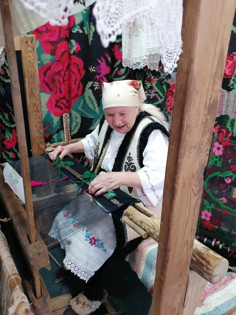 4b99ce51-3ad2-4932-93c1-4ad2050dbdde